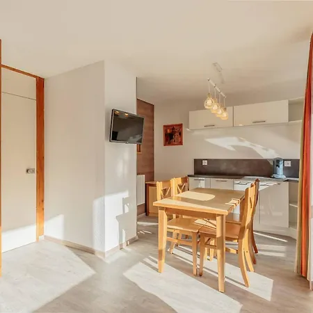 Apartment Appart. Skis Aux Pieds, Terrasse Sud, Central, 4 Pers, Tv, Parking, Casier A - Fr-1-351-148